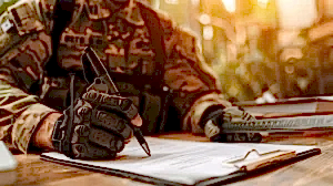 Asker dilekçe yazıyor - Askeri avukat ve polis danışmanlığı.