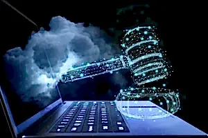 Tokmak ve bilgisayar - Bilişim suçları avukatı.